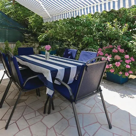 Amazing In With Kitchen Holiday home